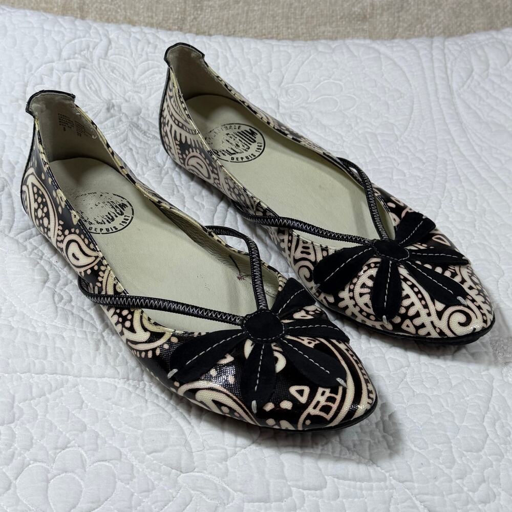 Palladium Women's 8 Leather Slip On Paisley Print Black White Flat Slip On Shoes